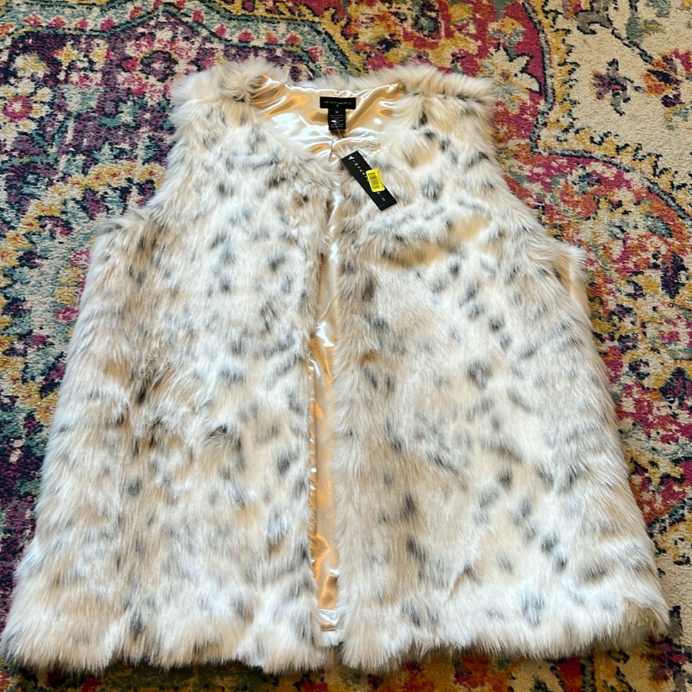 NWT Beautiful snow leopard faux fur womens ladies vest dappled 1X